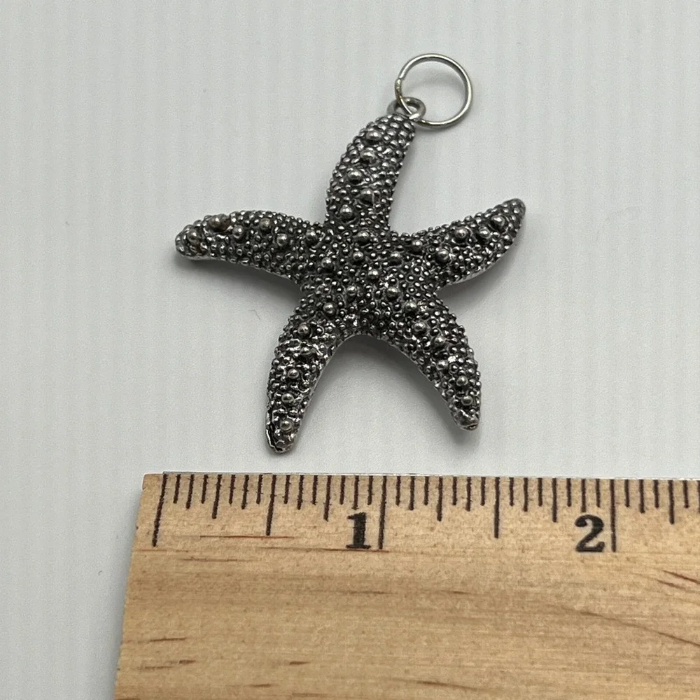 Vintage Starfish Pendant Silver Tone Raised Textured Beach Ocean Sea Star